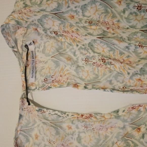 Faithful The Brand Blue Tan Floral Print Open Back V Neck Romper A17 - Picture 4 of 6